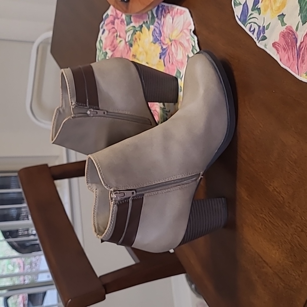 Zippered ankle boot